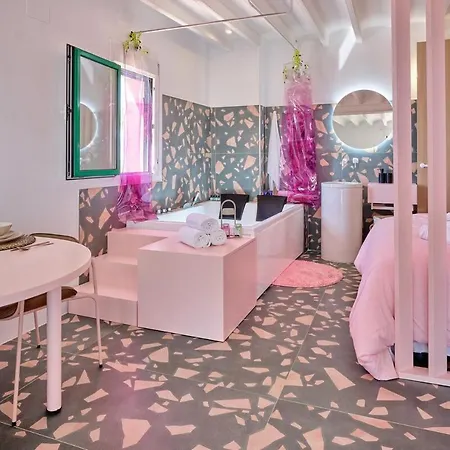 Jellyfish Seafront Boutique With Jacuzzi